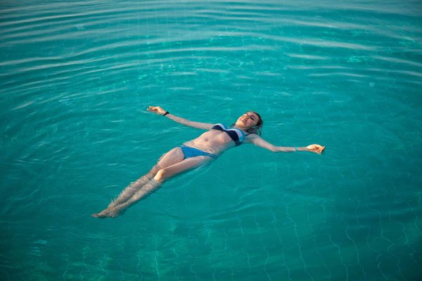 Quels sont les éléments clés pour créer une ambiance immersive dans un jeu d'exploration spatiale?