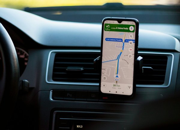Comment optimiser le signal GPS pour des applications de géolocalisation précises dans les zones urbaines ?